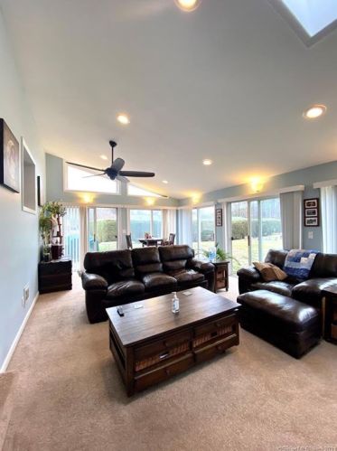 4 Poulin Dr, Putnam CT  06260-1010 exterior