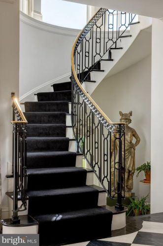 3210 R St, Washington DC  20024-3419 exterior