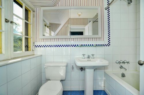 5734 Woodland Rd, Pittsburgh PA  15232-2818 exterior