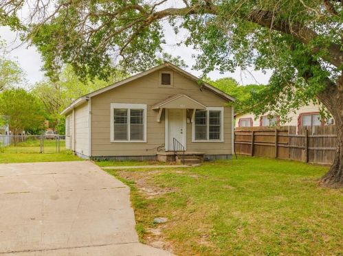 427 Scarbrough St, Rockdale, TX 76567-2864