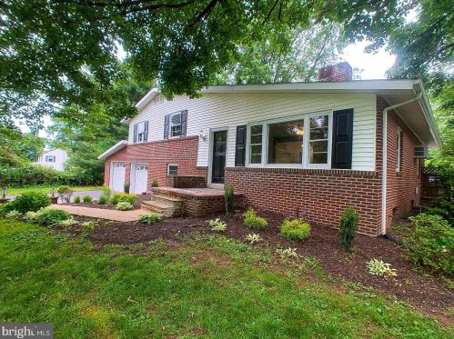 2082 Holloway Rd, Norristown, PA 19403-2718