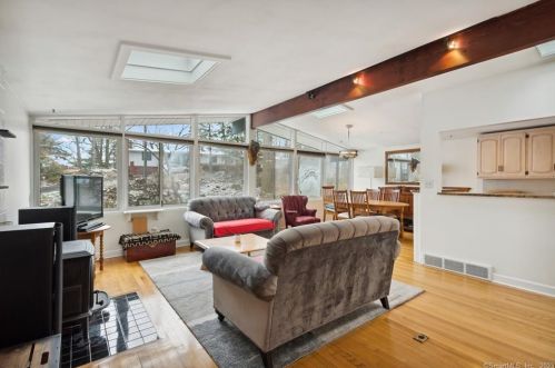 45 Greenfield Rd, Stamford, CT 06906-1226