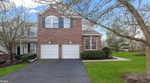 39 Dispatch Dr, Washington Crossing, PA 18977-1163