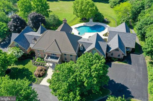 6045 Lyters Ln, Harrisburg, PA 17111-4620