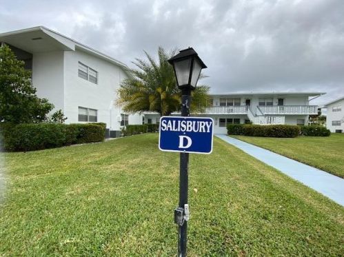 82 Salisbury D, West Palm Beach, FL 33417-1950