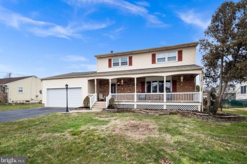 6 Oaken Ln, Trenton, NJ 08619-2706