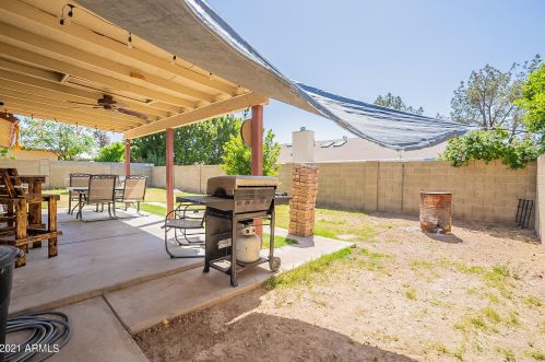 6319 Turquoise Ave, Glendale AZ 85302-1037 exterior