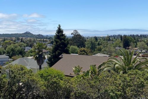 517 Crown Hill St, Pismo Beach, CA 93420-2826