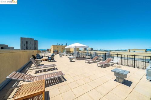 569 9th St, Oakland CA  94607-3833 exterior