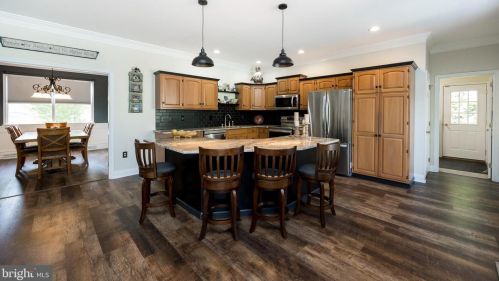 2975 Burton Dr, Gilbertsville PA  19525-9694 exterior