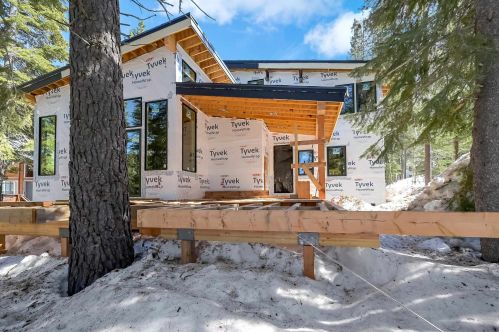 15207 Swiss Ln, Truckee, CA 96161-7136