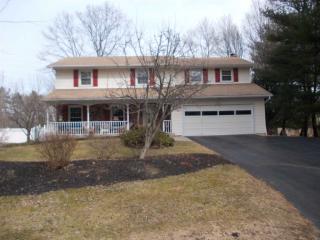 36 Carolanne Dr, Bethlehem, NY 12054-9710