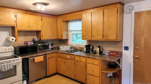53 Georgiana St, United States Coast Guard Ac, CT 06320-3705
