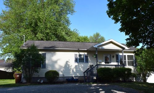 42 7th St, Hermitage, PA 16150-2029