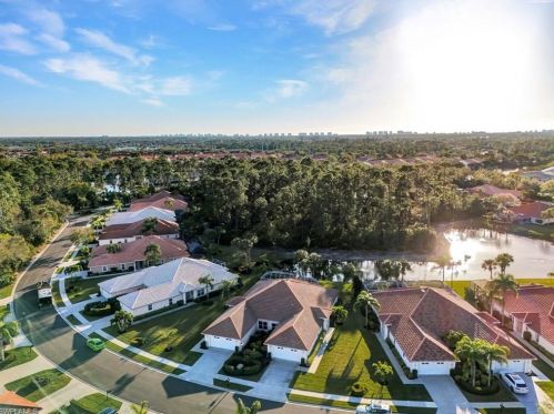 5893 Northridge Dr, Naples FL  34110-2376 exterior