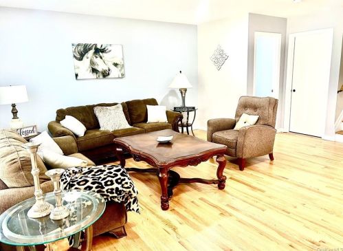 18 Jordan Ln, Middletown NY  10940-1604 exterior