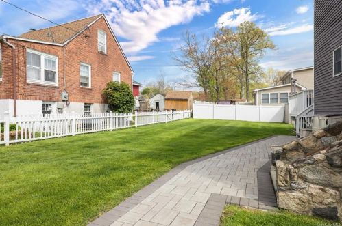 222 Orchard Rd, Mahopac NY  10541-1133 exterior