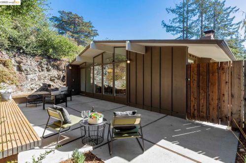 4985 Hedge Ln, Oakland CA  94602-2641 exterior