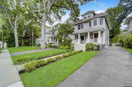 259 Edwards St, Ridgewood, NJ 07450-5011
