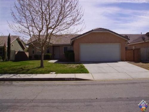 44828 Fenhold St, Lancaster, CA 93535-1128
