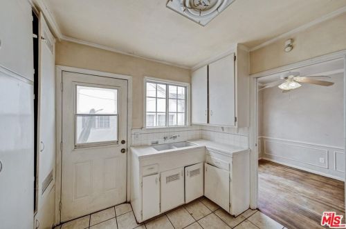 825 Verdugo Rd, Glendale CA  91206-2536 exterior