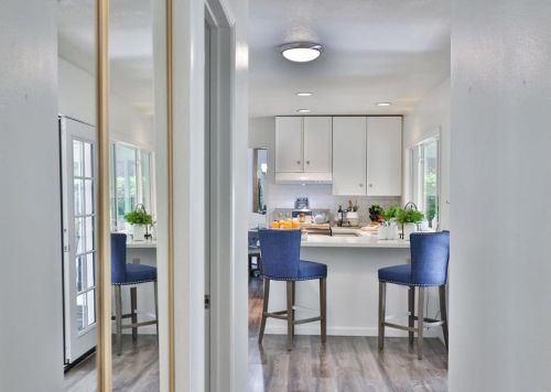 16670 Bernardo Oaks Dr, San Diego CA  92128-2837 exterior