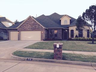 816 Preston Park Dr, Yukon, OK 73099-2142