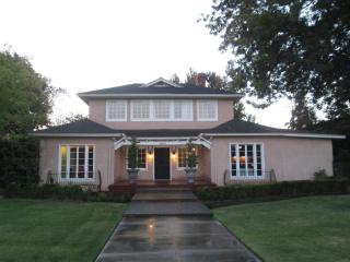 1600 Douty St, Hanford, CA 93230-3012