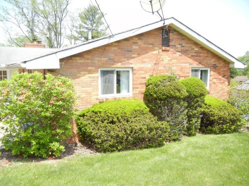 104 Fair Meadows Dr, Canonsburg, PA 15317-2346
