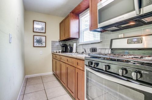 2511 Bernardo De Galvez Ave, Galveston TX 77550 exterior