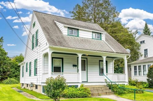 27 Birchwood St, Waterbury, CT 06708-3304