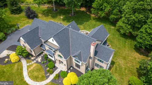 10 Devonshires Ct, Blue Bell PA  19422-2560 exterior