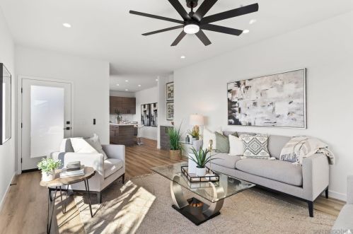 1855 Frankfort St, San Diego CA  92110-3514 exterior