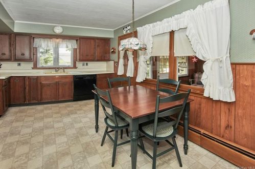 9 Crescent Ave, Warwick NY  10990-1047 exterior
