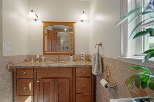 28 Kings Point Ln, Washingtonville NY  10992-2026 exterior