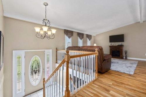 1208 Woodhill Dr, Gibsonia, PA 15044-9229
