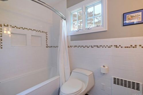 8 Parkway, Mount Vernon NY  10552-1219 exterior