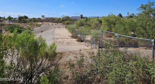 4974 Didion Dr, Tucson AZ 85742-8865 exterior