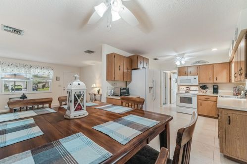 444 Ponoka St, Sebastian, FL 32958-3902