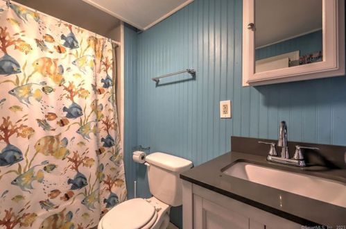 1 Hunters Ln, Ansonia CT  06401-2022 exterior