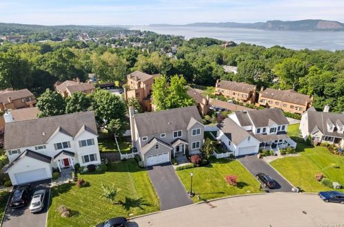 9 Murray Ln, Crotonville NY  10562-3300 exterior