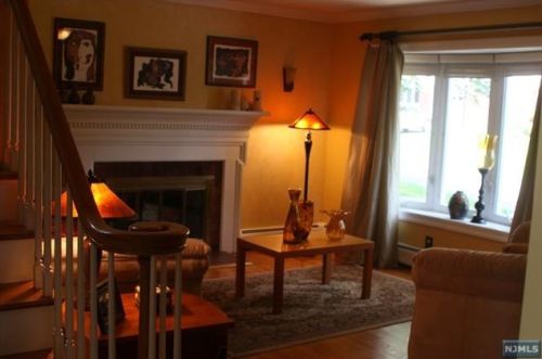 10 Southboro Ln, Ridgewood, NJ 07452-2721