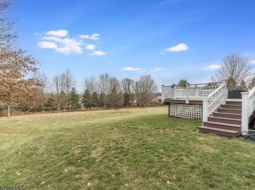 19 Country Meadow Rd, Hackettstown NJ  07840-5209 exterior