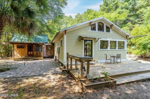 80 Gannet Pt Rd, Beaufort SC  29907-2306 exterior