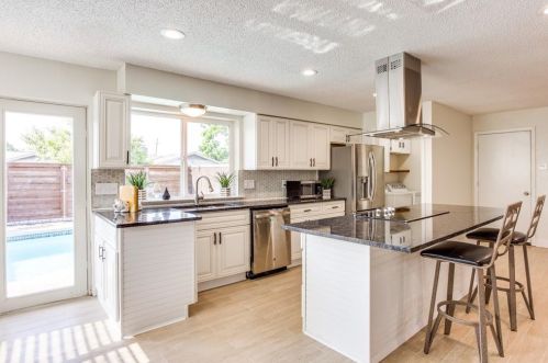 2131 Blossom Ln, Richardson TX  75081-4703 exterior