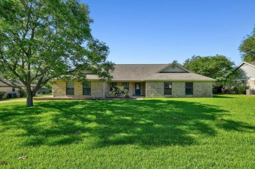 203 Towhee Dr, Creedmoor, TX 78610-2648