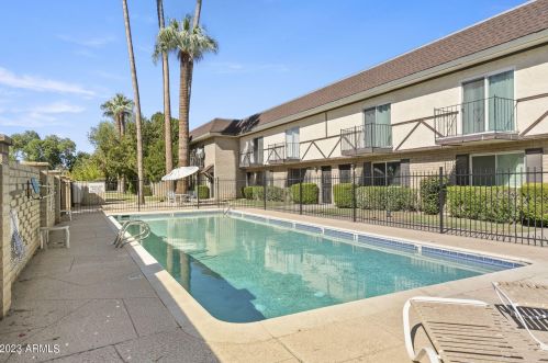 8135 Central Ave, Phoenix AZ 85020-3671 exterior