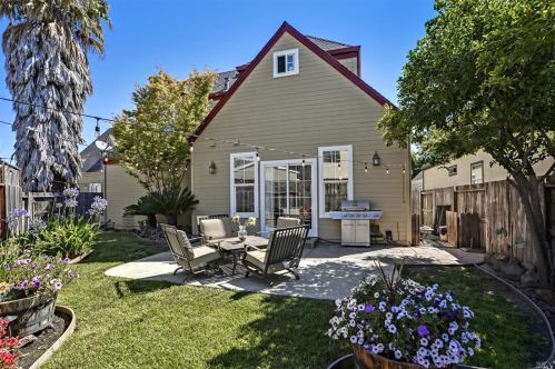 2421 Waltzer Rd, Santa Rosa CA  95403-1868 exterior