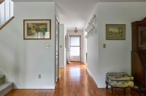 37 North Loop, Rhinebeck NY  12572-1921 exterior