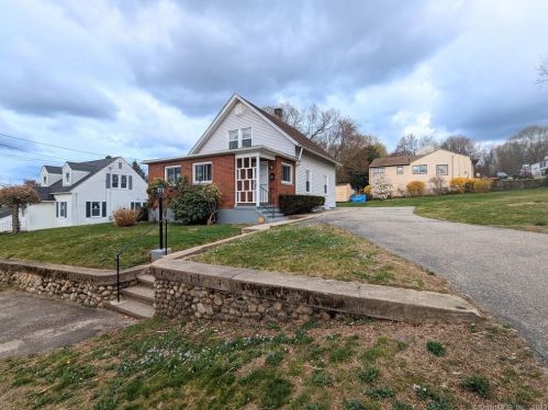 107 Middlesex St, Waterbury, CT 06704-1336